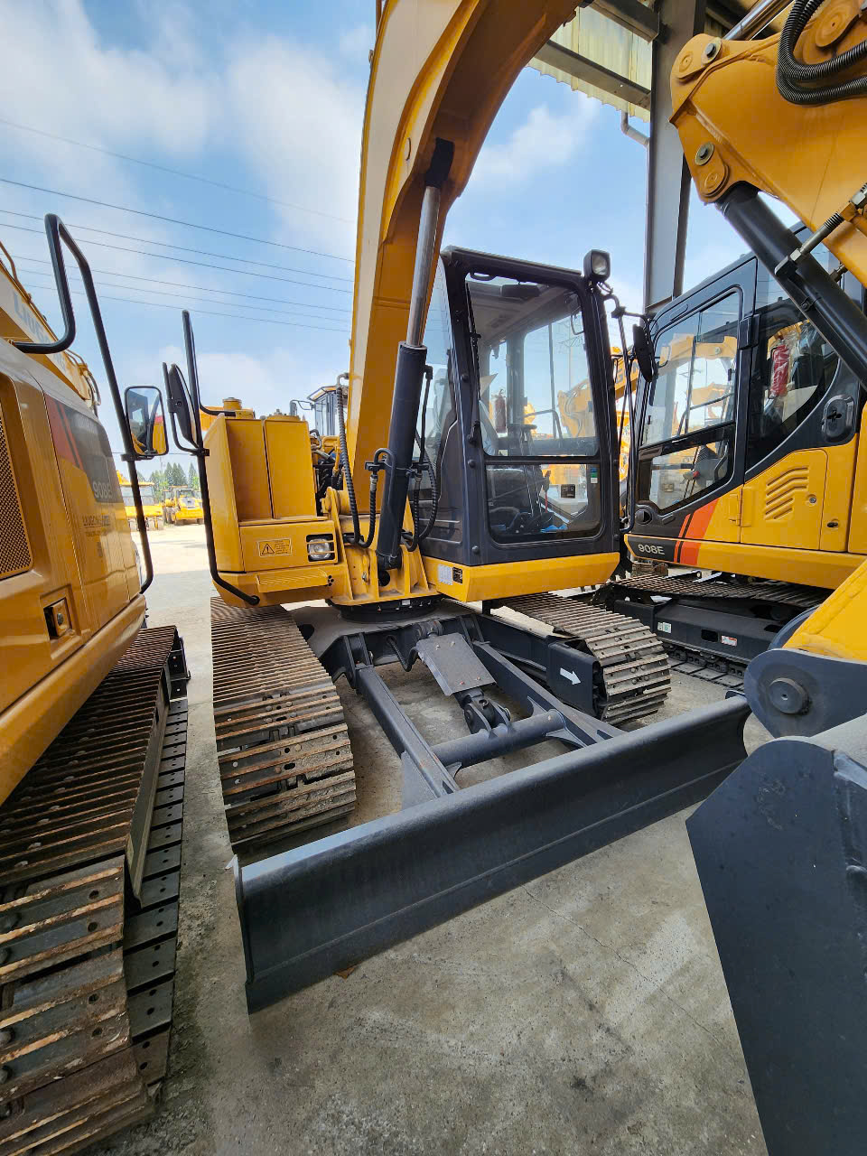 MÁY XÚC ĐÀO LIUGONG CLG908E