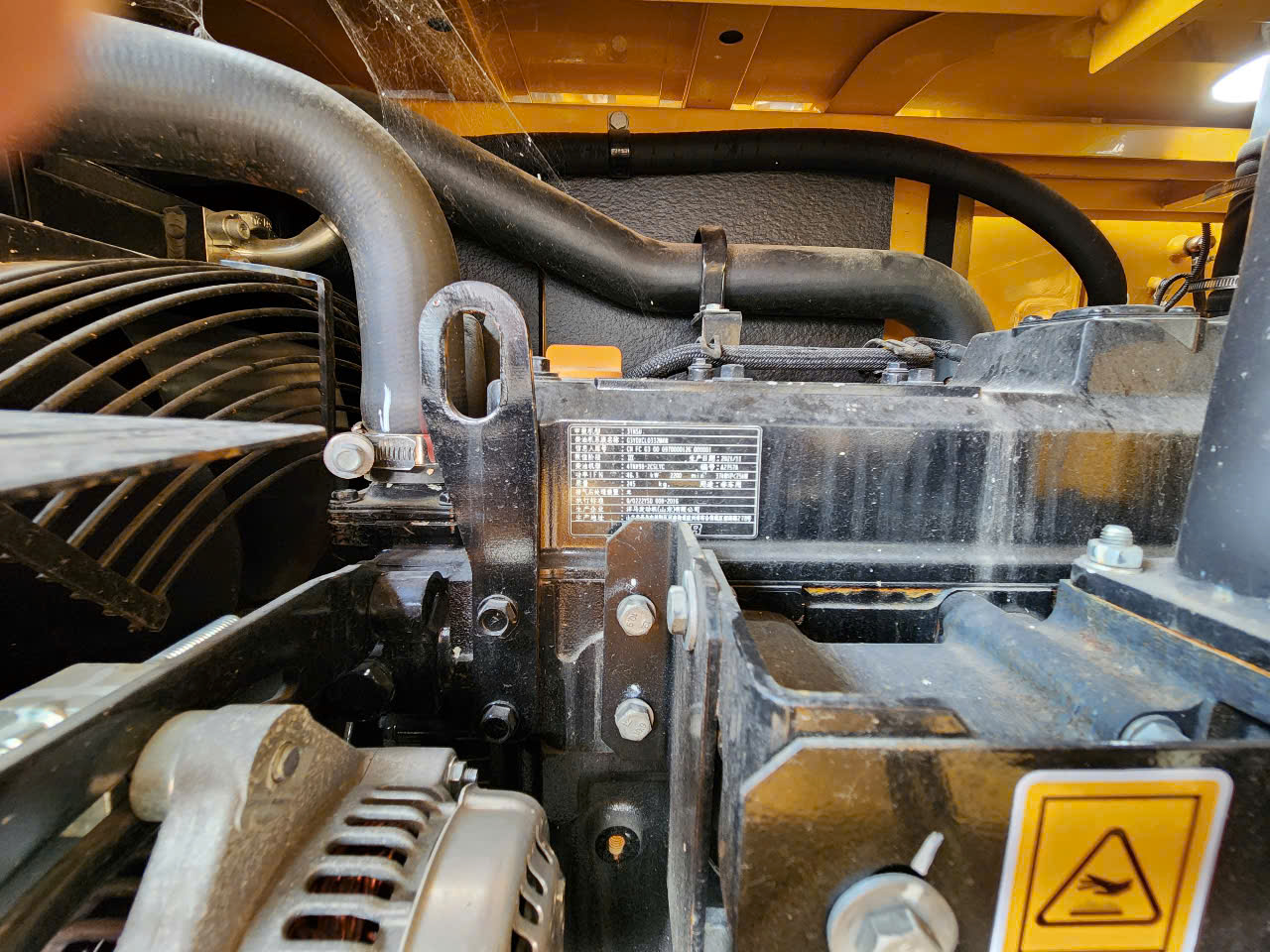 MÁY XÚC ĐÀO LIUGONG CLG908E