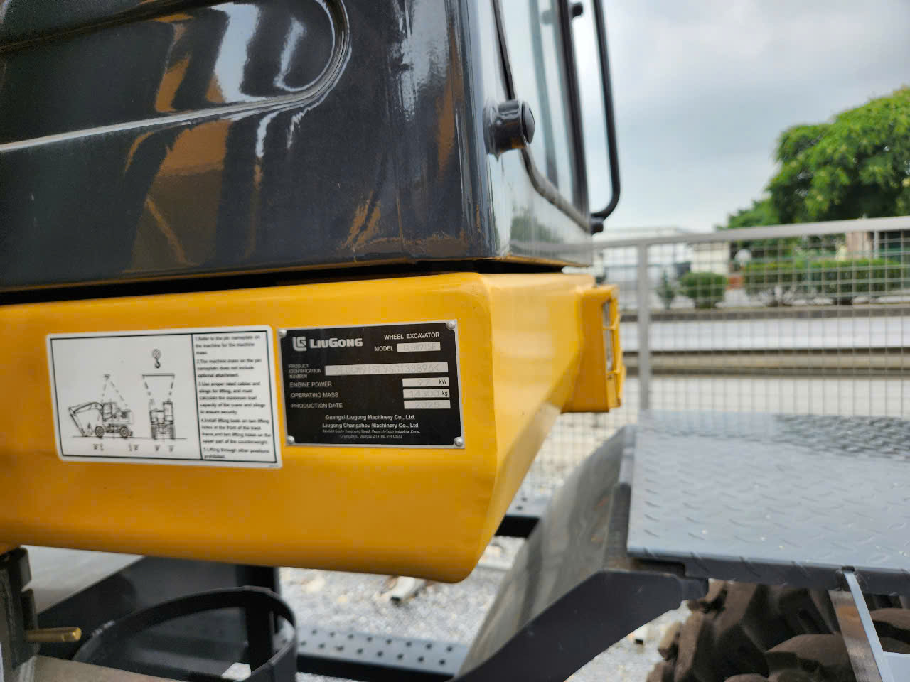 MÁY XÚC ĐÀO LIUGONG CLG915F