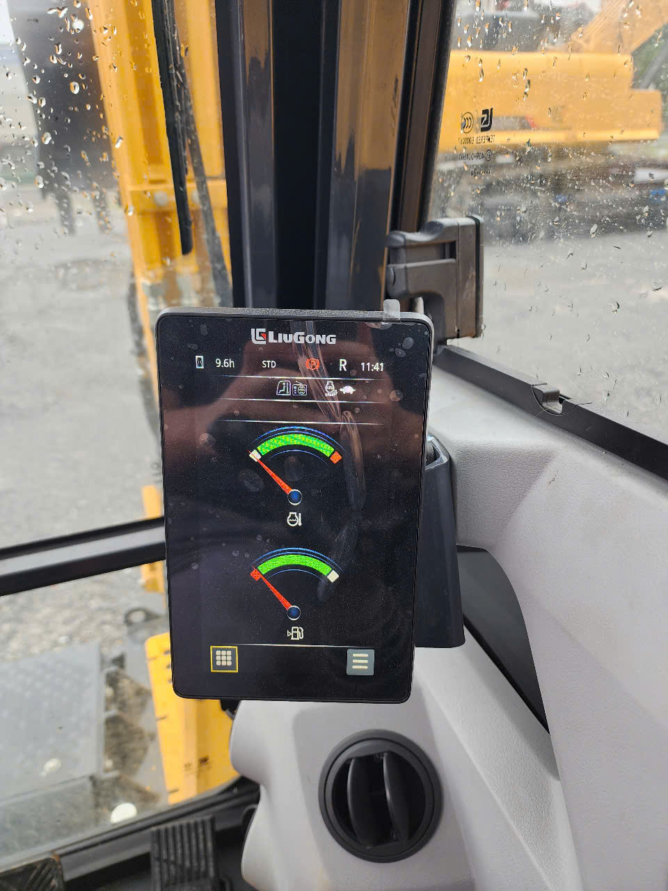 MÁY XÚC ĐÀO LIUGONG CLG906FW