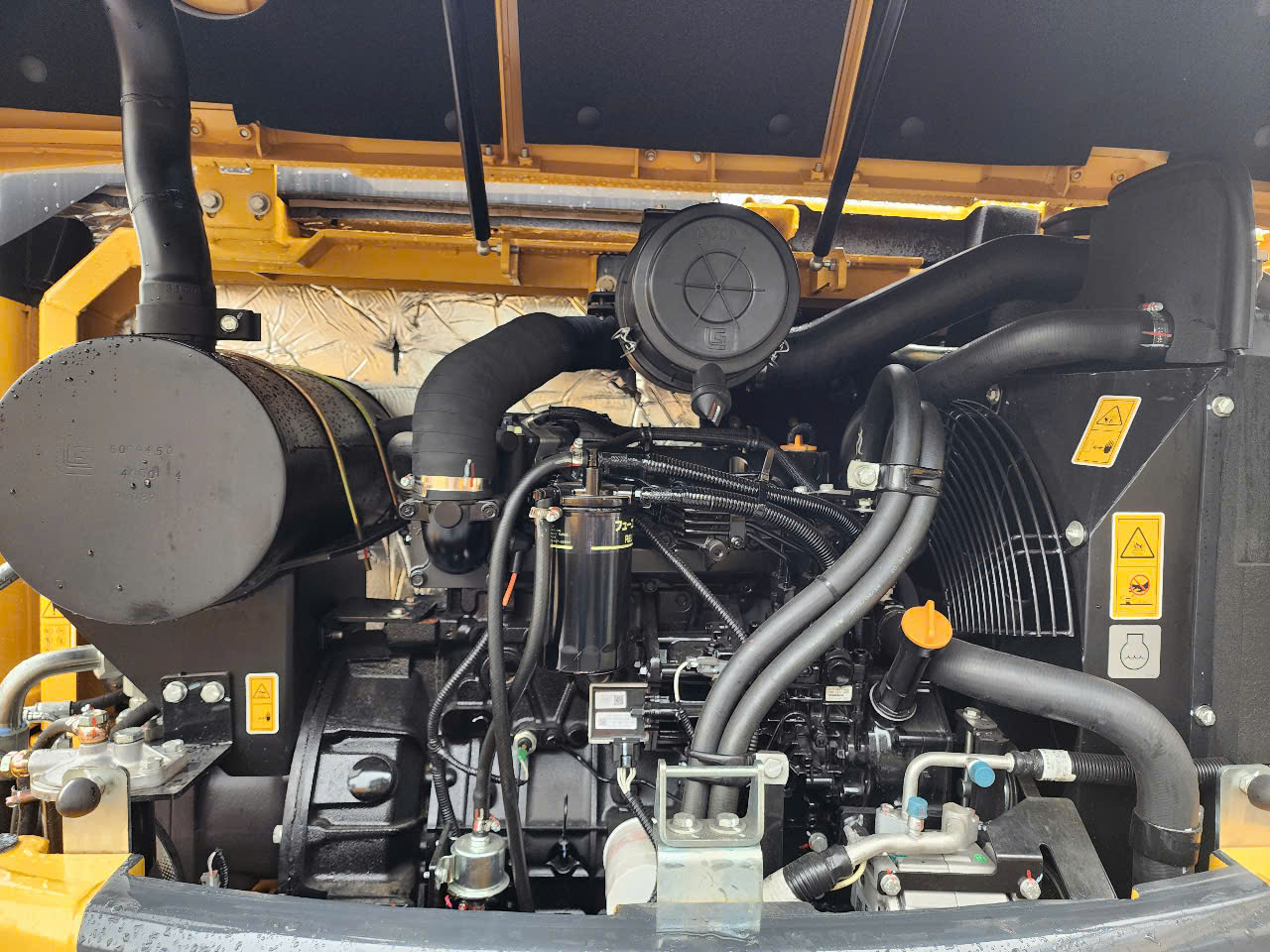 MÁY XÚC ĐÀO LIUGONG CLG906FW