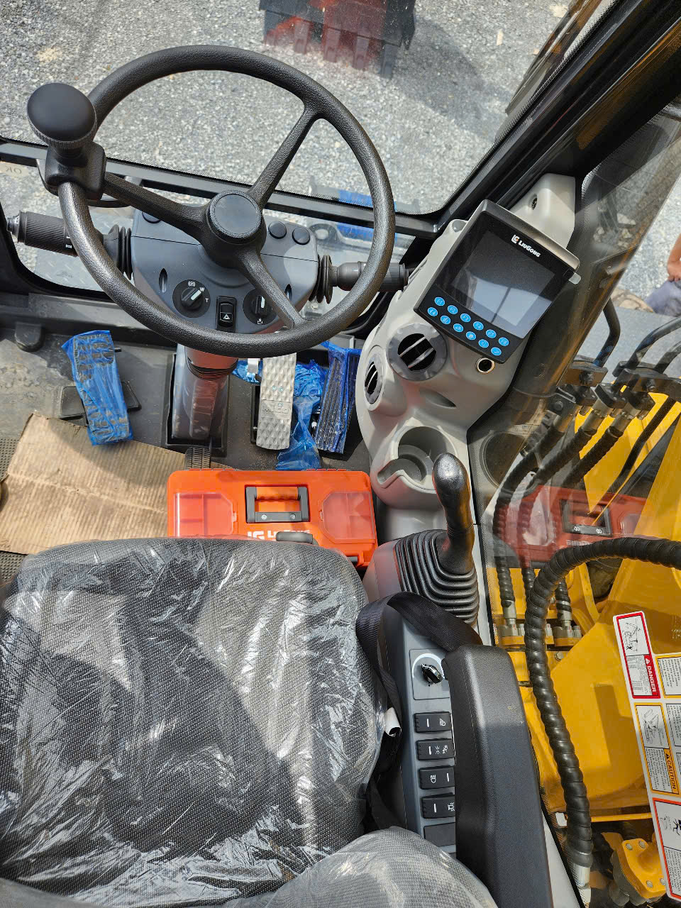 MÁY XÚC ĐÀO LIUGONG CLG915F