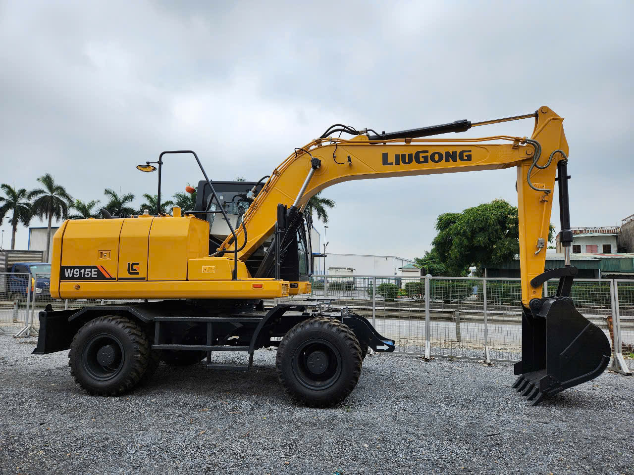 MÁY XÚC ĐÀO LIUGONG CLG915F