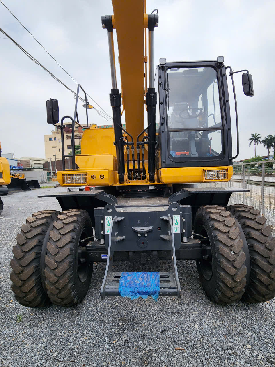 MÁY XÚC ĐÀO LIUGONG CLG915F