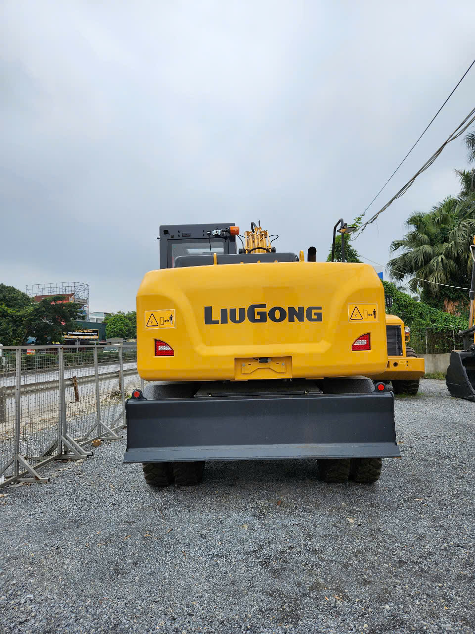 MÁY XÚC ĐÀO LIUGONG CLG915F