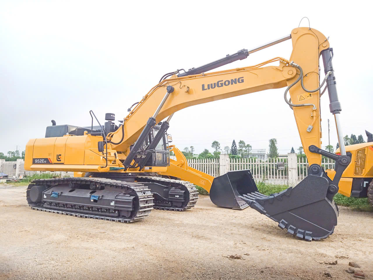 MÁY XÚC ĐÀO LIUGONG CLG952E