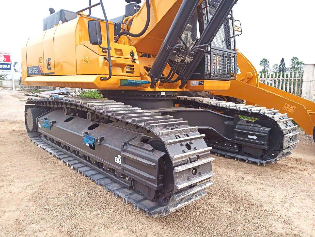 MÁY XÚC ĐÀO LIUGONG CLG952E