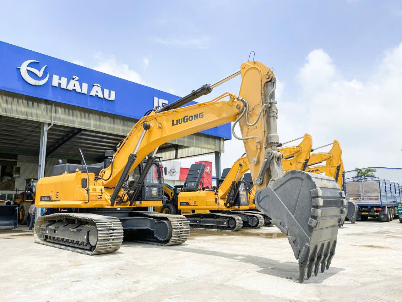 MÁY XÚC ĐÀO LIUGONG CLG952E